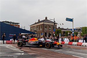 Succesvolle Assen City Demo opent The Racing Day Weekend: Duizenden Racefans Genieten van F1 Actie